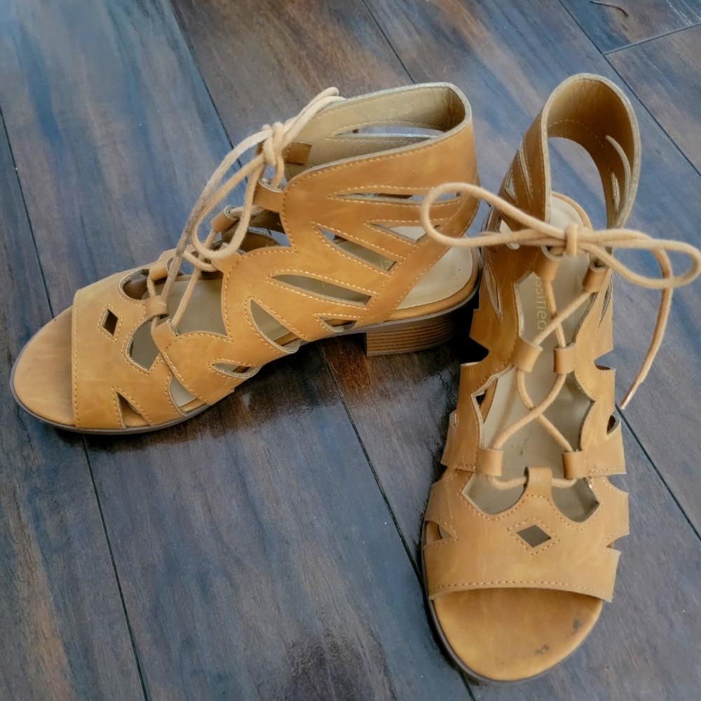 Shoes - Picture 2 of 6